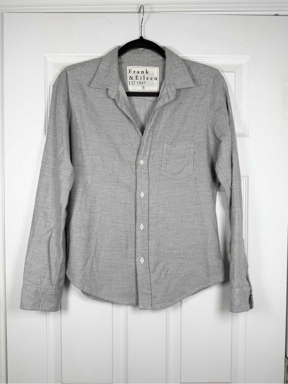 Frank & Eileen Size S • Barry Grey Cotton Flannel Soft Button Down Shirt.
